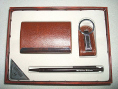 Set breloc, pix, portmoneu carduri cu inchidere magnetica - cadou special pentru barbati - gadget foto