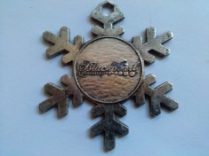 Pandantiv inscriptionat Blackpearl Industry metal cromat .
