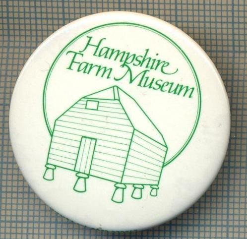1979 INSIGNA - HAMPSHIRE FARM MUSEUM - REGATUL UNIT AL MARII BRITANII -starea care se vede
