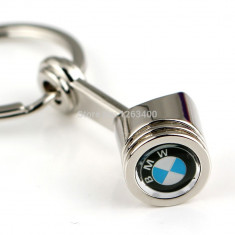 Breloc piston model BMW + cutie simpla cadou foto