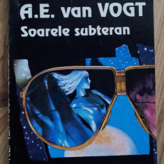 A E Van Vogt - Soarele Subteran