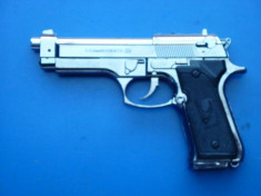 PISTOL BRICHETA BERETTA (replica scara 1:1 a unui pistol Beretta de 9 mm) foto