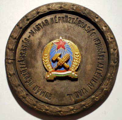 5.627 ROMANIA UNGARIA MEDALIE CONCURS ATLETISM JUNIORI TINERET 1951 50mm, cutie foto