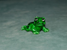 Figurina jucarie, surpriza din ou Kinder Surprise, broasca verde, plastic, 3 cm, colectie foto