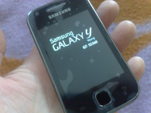 Samsung Galaxy Young GT-S5360 Black IMPECABIL