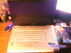 vand urgent laptop toshiba l550d placa video defecta foto