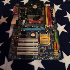 Placa de baza Gigabyte cu procesor dual Core AMD Athlon x2 4000+ si memorie 2gb ddr2 800mhz foto