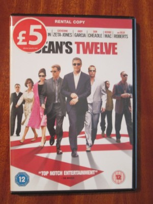 OCEAN&amp;#039;S TWELVE - film DVD - cu GEORGE CLOONEY si BRAD PITT (original din Anglia, in stare impecabila!!!) foto
