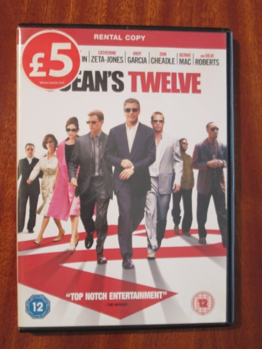 OCEAN&#039;S TWELVE - film DVD - cu GEORGE CLOONEY si BRAD PITT (original din Anglia, in stare impecabila!!!)