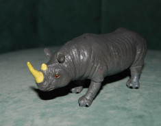 Jucarie figurina rinocer (animale de la Zoo / din Africa), pastic, 13 cm lungime foto