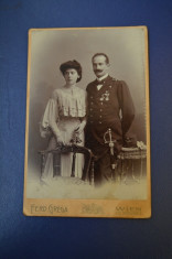 fotografie ofiter austro-ungar cu sotia .VECHI ATELIER FOTOGRAFIC WIENA ...DECORATII ... foto