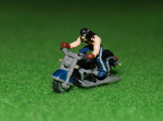 Jucarie figurina motociclist miniatura, plastic, 3x2 cm, colectie foto