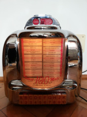 Radio vechi stil vintage in forma de tonomat muzical &amp;quot;Spirit of St .Louis foto