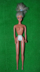 Papusa Barbie, Mattel Inc 1966 Indonesia - stanta pe corp, si stanta Mattel Inc 1976 pe cap., 30 cm, blonda foto