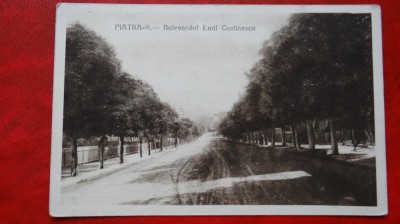Vedere/Carte postala - Piatra Neamt - Bulevardul Emil Costinescu foto
