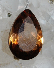 topaz inperial mare natural taiat in forma de para/ pear cut! ideal ptr inel sau pandantiv!! foto