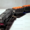 TOMY/TrackMaster trenulet baterii jucarie - Thomas and Friends locomotiva motorizata DENNIS cu 2 vagoane incarcate cu lazi - transport GRATUIT