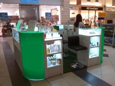 Mobilier stand insula comerciala foto