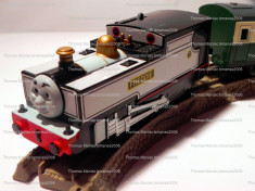 TOMY/TrackMaster trenulet baterii - Thomas locomotiva FREDDIE cu 2 vagoane foto