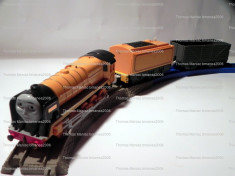 TOMY/TrackMaster trenulet baterii jucarie - Thomas and Friends locomotiva motorizata MURDOCH cu vagon - transport GRATUIT foto