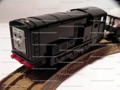 TOMY/TrackMaster trenulet baterii jucarie -Thomas locomotiva DIESEL cu 2 vagoane foto