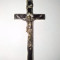 Crucifix pectoral vechi din alama cromata si lemn