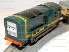 TOMY/TrackMaster trenulet baterii jucarie -Thomas locomotiva PAXTON cu 2 vagoane foto