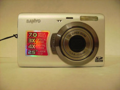 Aparat foto digital 7 megapixels SANYO T-700 IEFTIN foto