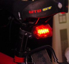 Stop bicicleta 5 leduri rosii licurici bicicleta lumina spate bicicleta rosie stop prindere de ghidon sa far spate. MOTTO: CALITATE NU CANTITATE! foto