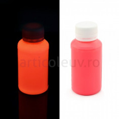 Vopsea fosforescenta roz care lumineaza rosu portocaliu foto