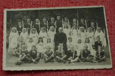 Fotografie veche - grup de copii cu preot catolic - prima comuniune - Banat !!! foto