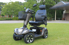 Scaun rulant electric handicap dizabilitati foto