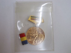 Medalie 23 august 1984, cu bareta foto