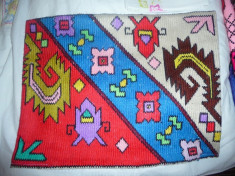 FATA PERNITA DECORATIVA , ANII 60 , CUSUTA IN KILIM , 45 X 34 CM , AUTENTICA , LUCRU DE MINA 100 % foto