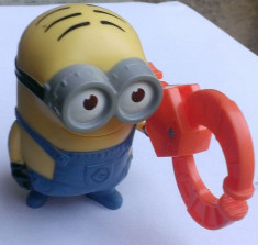 Extra Kinder - McDonalds Minion &amp;quot;Dave Hat-Gadget&amp;quot; din colectia de minioni Despicable Me 2 - Sunt Un Mic Ticalos 2 Happy Meal 2013 foto