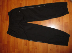 Vand pantaloni sport trenig marca Nike, noi, originali. foto