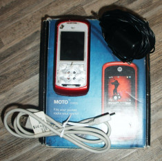 Motorola EM325 - (telefon defect + incarcator + cablu de date + cutie) foto