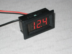 voltmetru digital incorporabil indicator voltaj monitorizare tensiune stare baterie auto modare PC afisaj LED ROSU foto