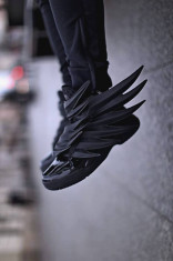 vand adidas / gheata moul model aparut ADIDAS JEREMY SCOTT WINGS 3.0 DARK KNIGHT --- PE STOC !! CURIER GRATUIT !! foto