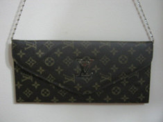 GEANTA PLIC LOUIS VUITTON -SUPERBA ,PRET MICUT! 33 X 15 CM foto