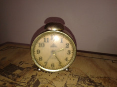ceas de masa desteptator vechi ,mecanic . foto