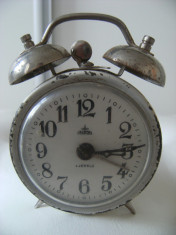 Frumos ceas de masa, Aradora, 4 jewels, functioneaza perfect, de colectie/decor. foto
