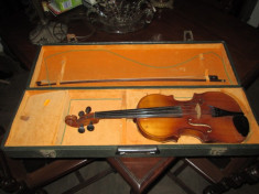 Vioara copie Stradivarius 1920-1930, cires, stare buna in cutie. Marime intreaga normala mare. foto