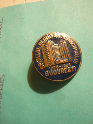 Insigna -Medicina- Spitalul Municipal Bucuresti 1978-1988 , d= 2,5 cm foto