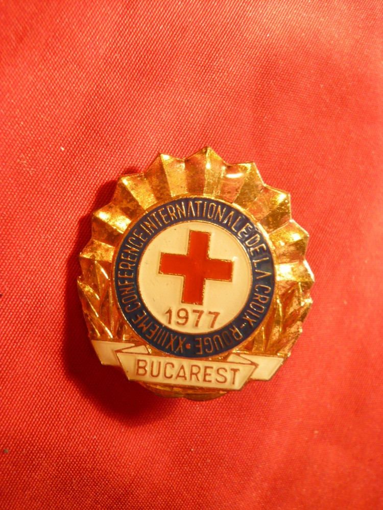 Insigna -A 23-a Conferinta Internationala de Cruce Rosie 1977 Bucuresti ,  h= 3 cm | arhiva Okazii.ro