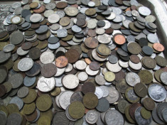 --3-- Lot mare de 500 monede vechi romanesti si straine , o gramada de bani vechi Romania , Europa &amp;amp; alte continente foto