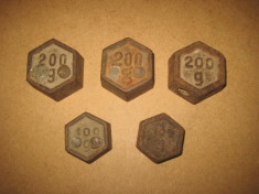 Set greutati bronz vechi pentru cantar, compus din 3 buc 200 gr+2 buc 100 grame. foto