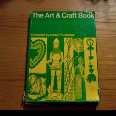 THE ART AND CRAFT BOOK -- compiled by Henry Pluckrose -- London, 1974, 190 p. cu imagini si desene in text; lb. engleza