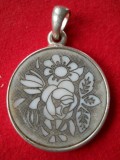 Medalion Vechi Floral, Bijuterie Antichitate Vintage, Model Manual, Provenienta Franta, 1980