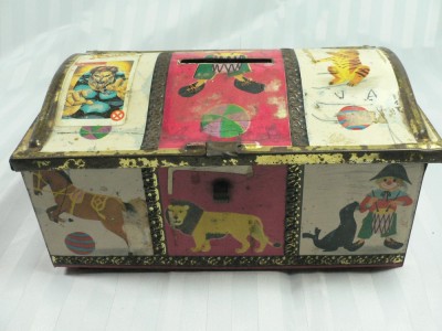 CUTIE DIN TABLA - PROBABIL PENTRU DULCIURI - FORMA DE PUSCULITA DE BANI - TABLA DIMENSIUNI 15 X 10 X 8 CM foto